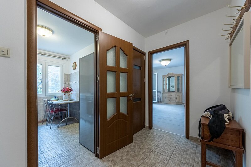 Piata Sudului, 3 camere, renovat + loc ADP + boxa